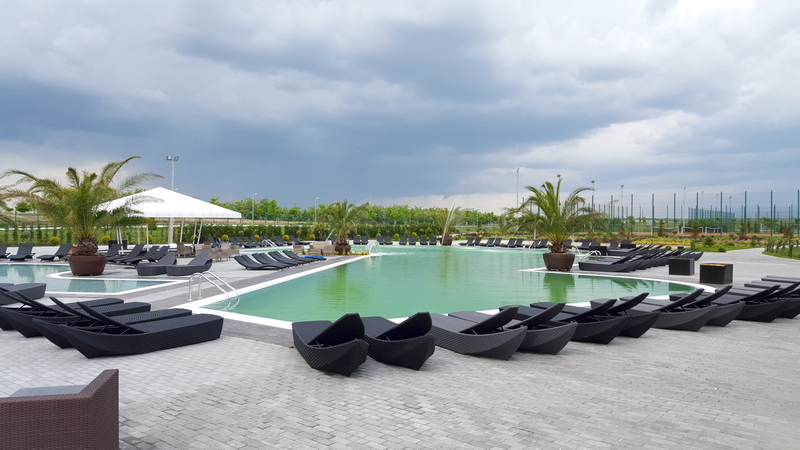 Piscina Plaza Lake Rojiste