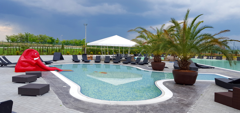 Piscina Plaza Lake Rojiste