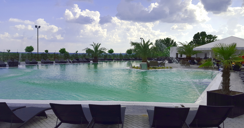 Piscina Plaza Lake Rojiste