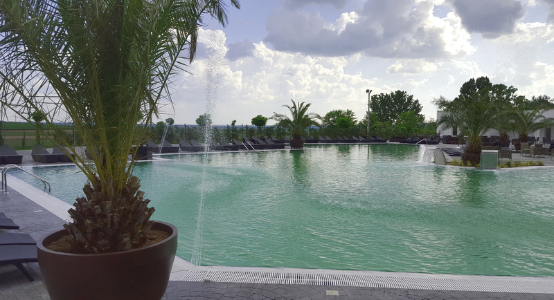 Piscina Plaza Lake Rojiste