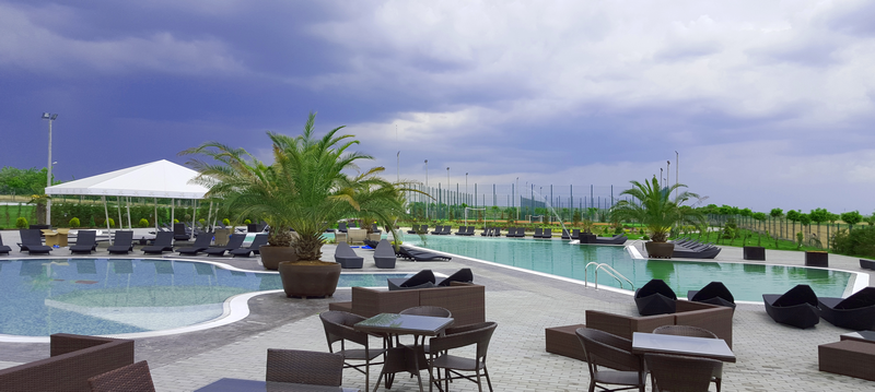 Piscina Plaza Lake Rojiste