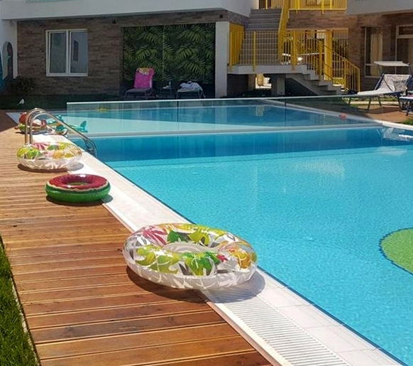 Piscina Resort Hotel Nayino Navodari