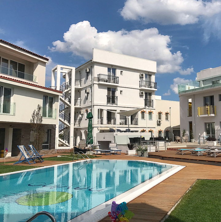 Piscina Resort Hotel Nayino Navodari