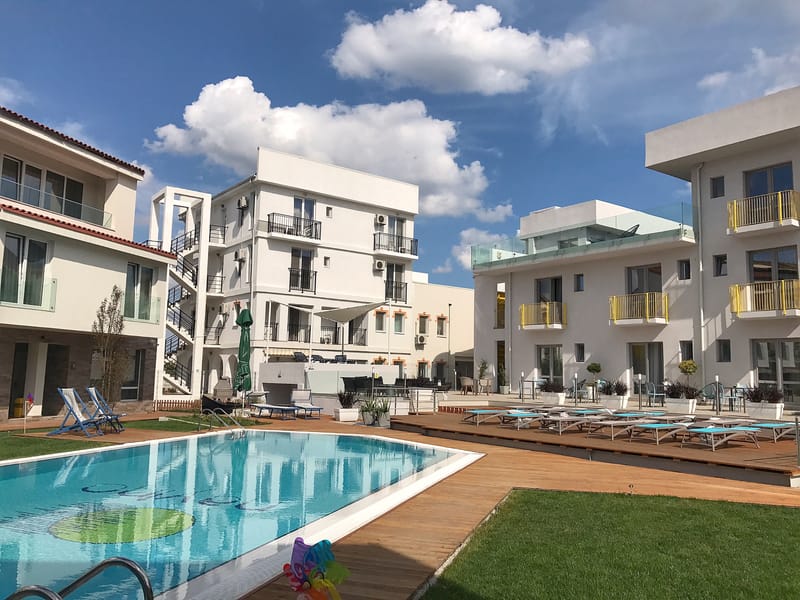 Piscina Resort Hotel Nayino Navodari