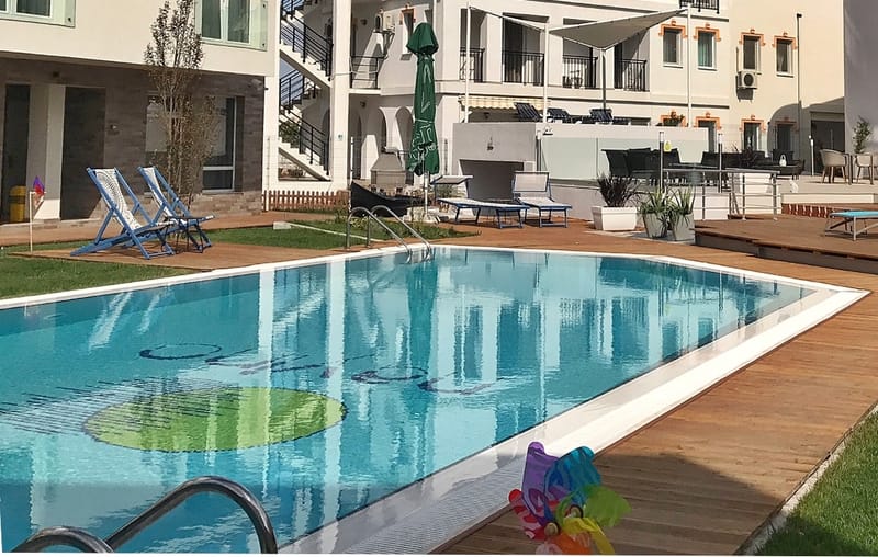 Piscina Resort Hotel Nayino Navodari