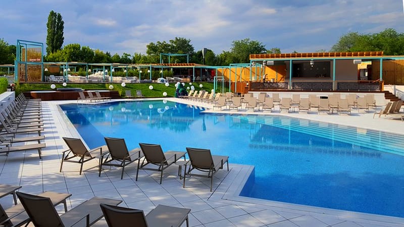 Younivers Summer Club Bucuresti