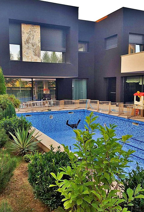 Piscina rezidentiala Tunari - placare EZARRY