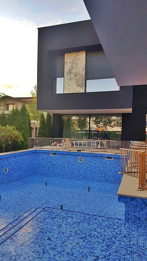 Piscina rezidentiala Tunari - placare EZARRY