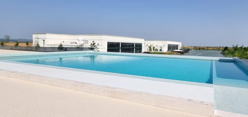 Piscina Infinity Complex Ramatuelle Ploiesti