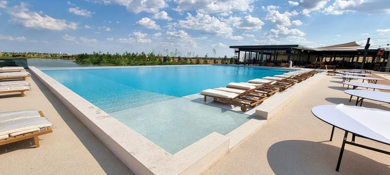 Piscina Infinity Complex Ramatuelle Ploiesti