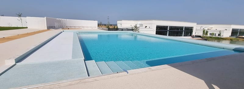 Piscina Infinity Complex Ramatuelle Ploiesti