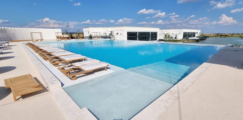 Piscina Infinity Complex Ramatuelle Ploiesti