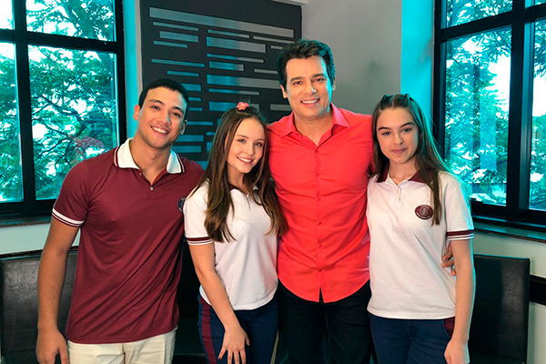 Mirela, Raquel e Guilherme entrevistam Celso Portiolli