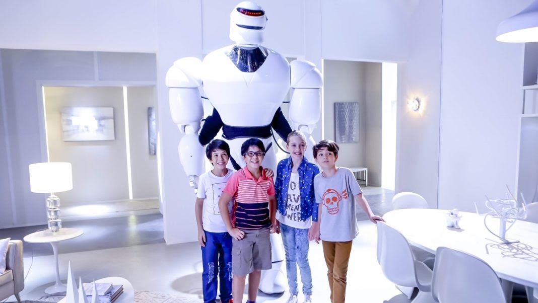 Iris Abravanel aumenta ficção científica em As Aventuras de Poliana com criação de novo robô