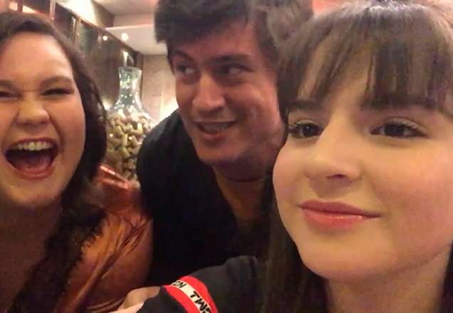 Poliana grava bastidores e comemora capítulo 300 da novela