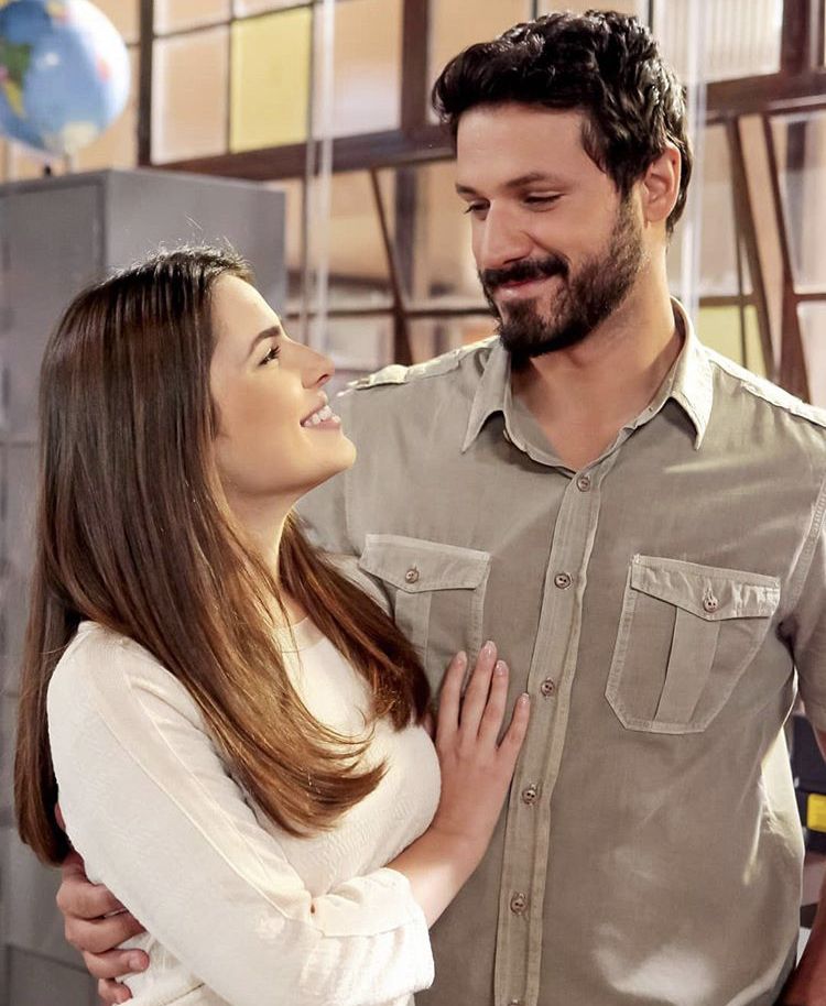Em "As Aventuras de Poliana": Marcelo pede Luísa em casamento e ela aceita