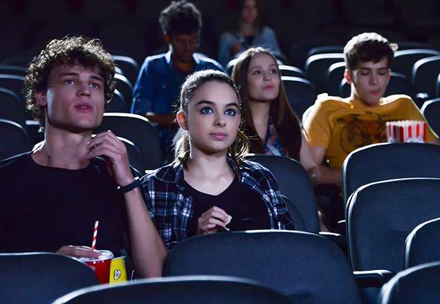 Nesta Terça: Jerry,Raquel,Guilherme,Carla,Luca e Mirela Vão ao Cinema juntos