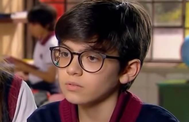 Em "As Aventuras de Poliana" Marlos morre e Bento fica sem lugar para morar