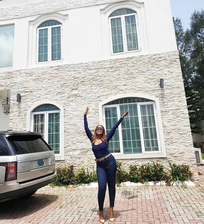 Linda Ikeji Shows Off Her Mansion And Her Range Rover In New Adorable Photos