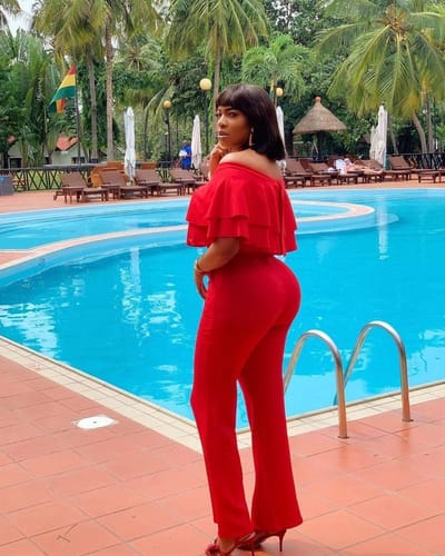 Nollywood star poses with her banging body