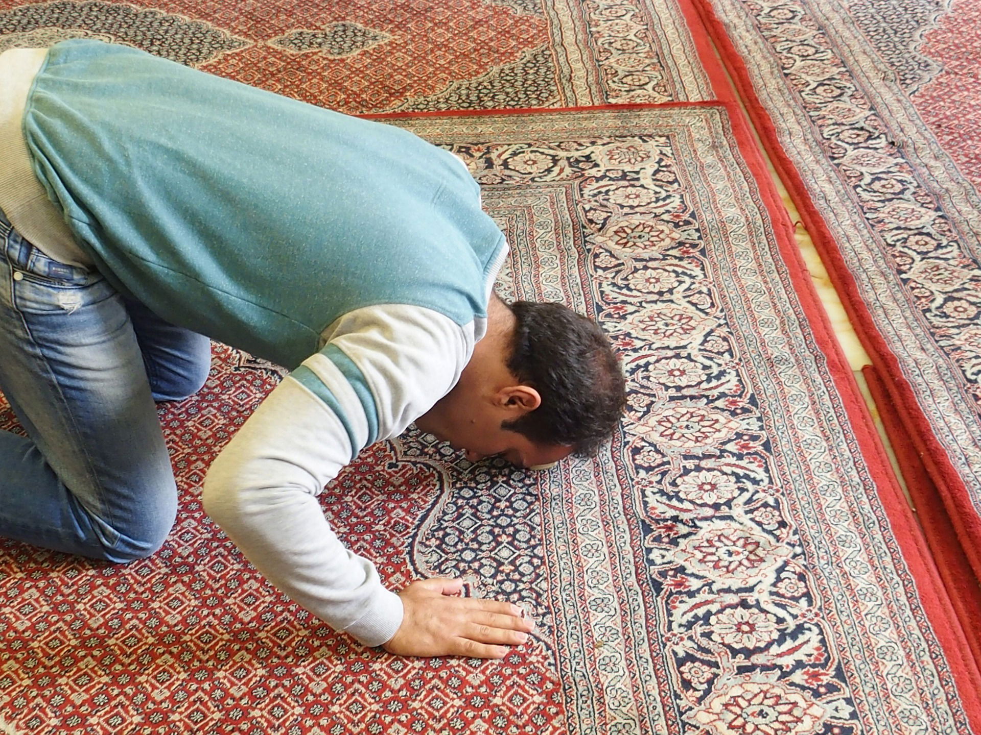 8. Learn how to make Dua(supplication)