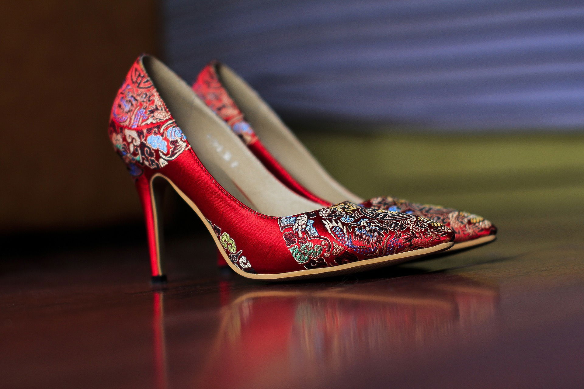 Etebooks.Dazzling Prom Dresses and Shoes for the Prom Girl