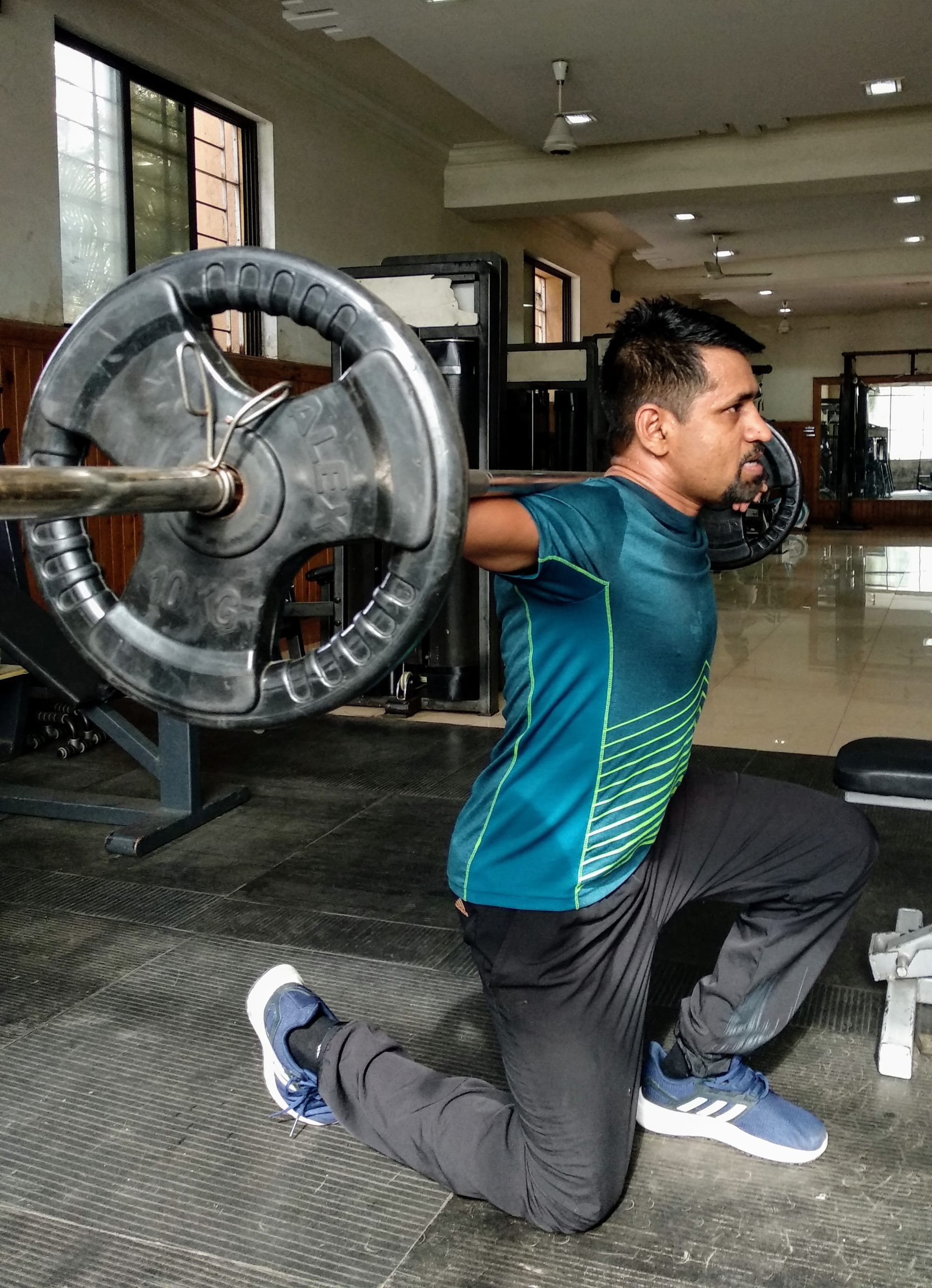 Etebooks Offers Ideas And Tips- Want to build Big Huge Muscles? Then you must Squat! The Squat will build big muscles on your entire body frame.