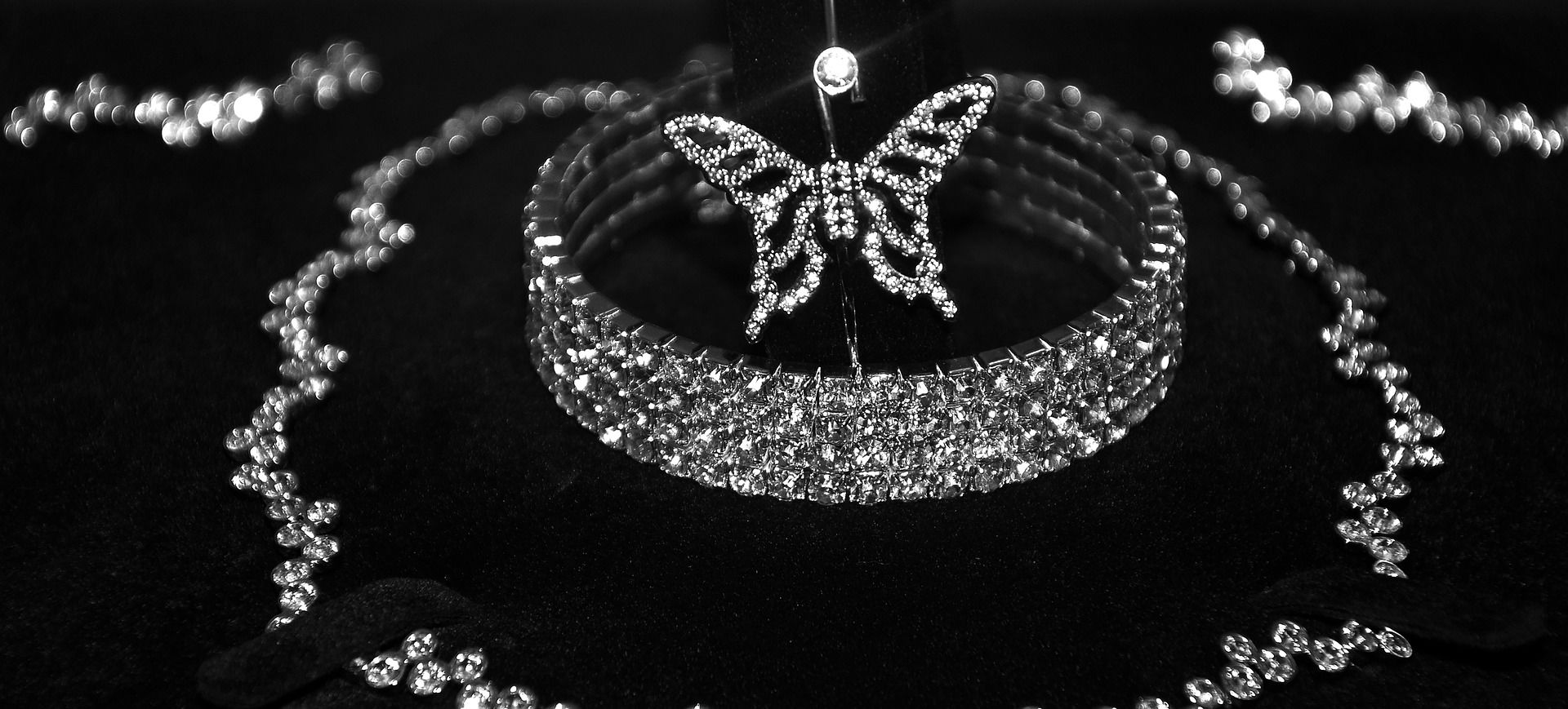 Etebooks.com-Discount Wedding Accessories: What You Need To Know