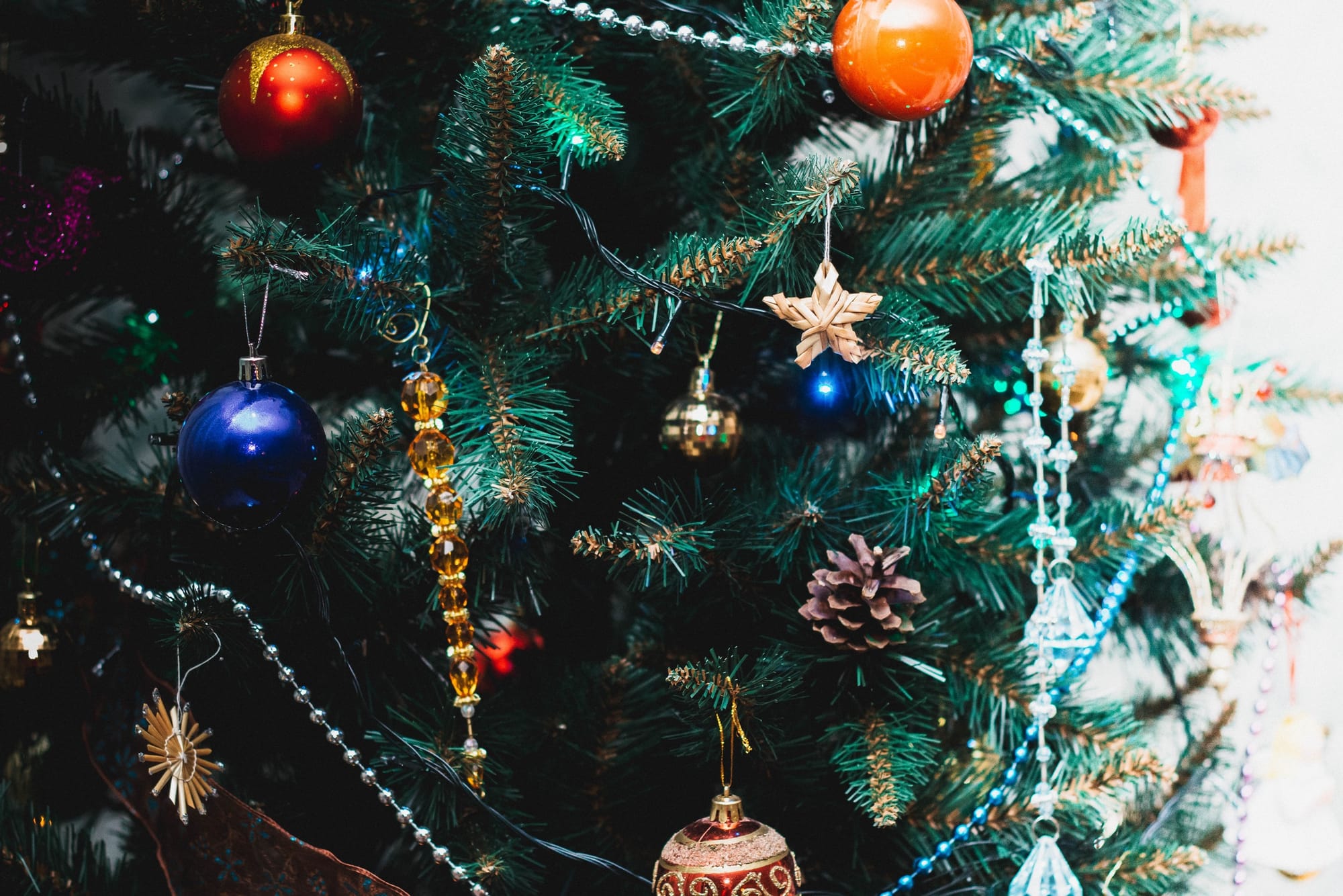 Etebooks.com Offers Ideas And Tips-Where To Find Christmas Decorations And Ornaments