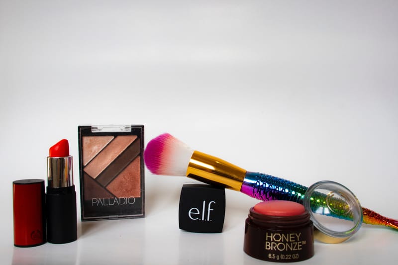 Etebooks Offers 8 Tips For Choosing The Right Cosmetics For Your Skin Type