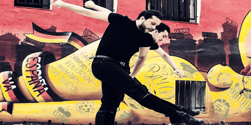 A PIE DE CALLE DE „DANIEL DOÑA“