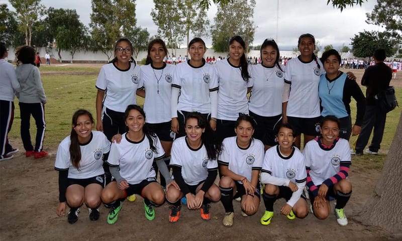 FUTBOL SOCCER Y RAPIDO FEMENIL