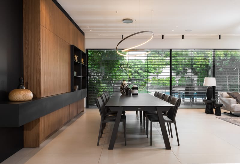 מדויק ומרשים | בית ברעננה עם נגרות מודרנית