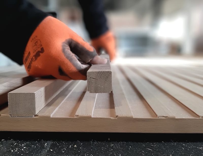 חיפוי קיר בנגרות: מחורץ או סרגלים?