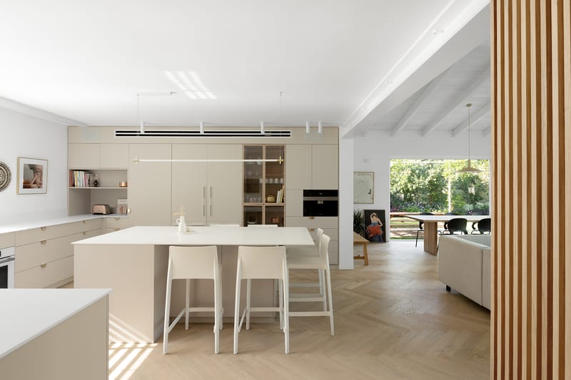 The carpentry item that is the heart of the house: the kitchen