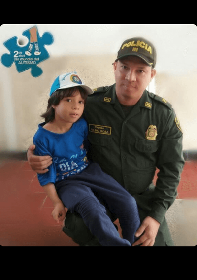 Conmovedora campaña lidera la Policía colombiana para llevar alegría a los niños con TEA (+Fotos y videos)