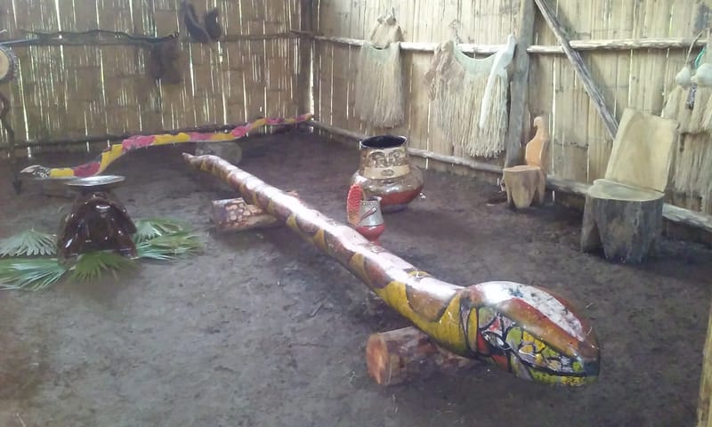 Cantos, cuentos, mitos y leyendas propios de la comunidad.