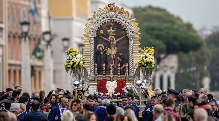 Recolección de Flores para el Señor de los Milagros