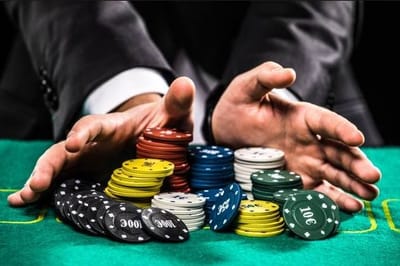 TIPS DAN TRIK UNTUK MENJADI PEMAIN POKER YANG HANDAL