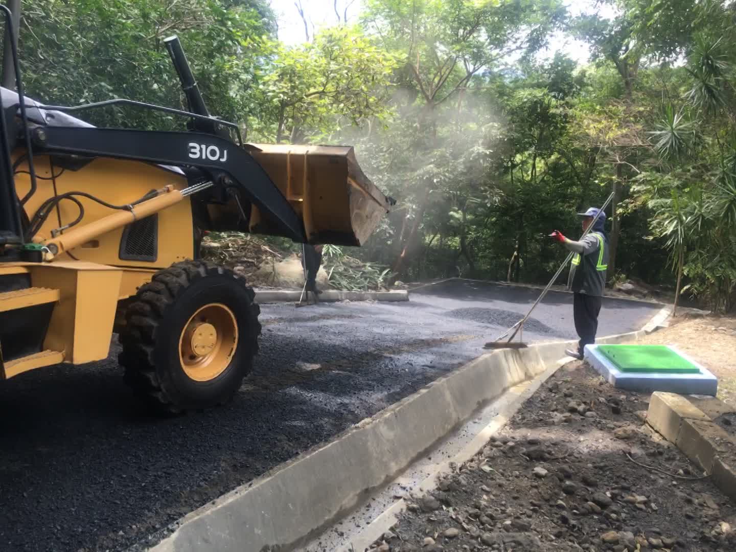 OBRAS VIALES EN LOS RECIDENCIAL LOS REYES