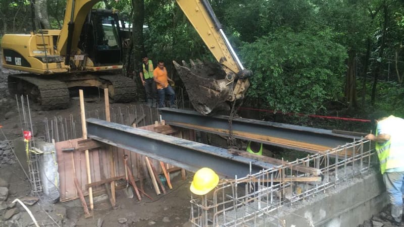 OBRAS VIALES Y PARQUEOS