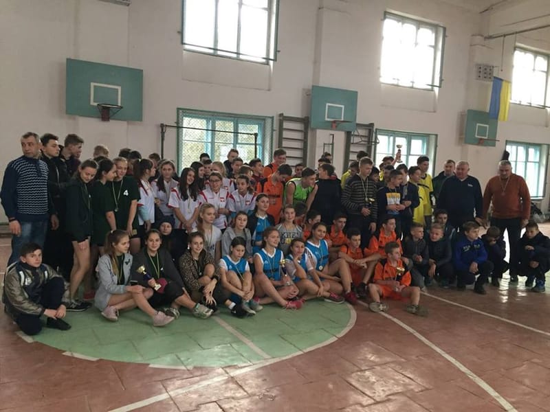 Перше місце у змаганнях з баскетболу