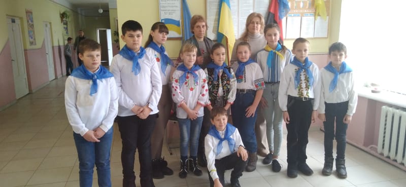 свято прийняття «Соколят» у молодіжну учнівську організацію «Соколи».