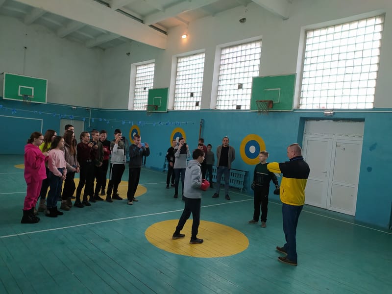 боксерські поєдинки  на першість школи серед учнів старших класів