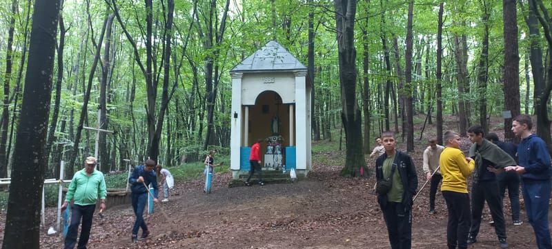 благоустрій  у меморіалі на місці криївки УПА, що знаходиться в Королинському лісі