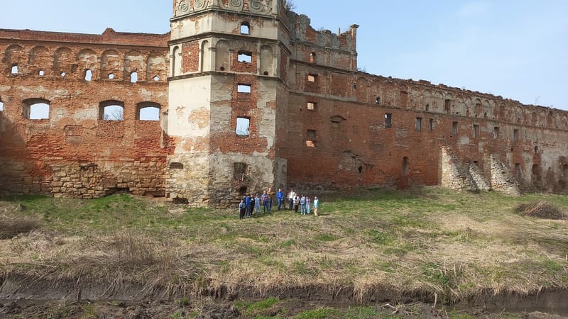 у краєзнавчій екскурсії відвідали Старосільський  замок,