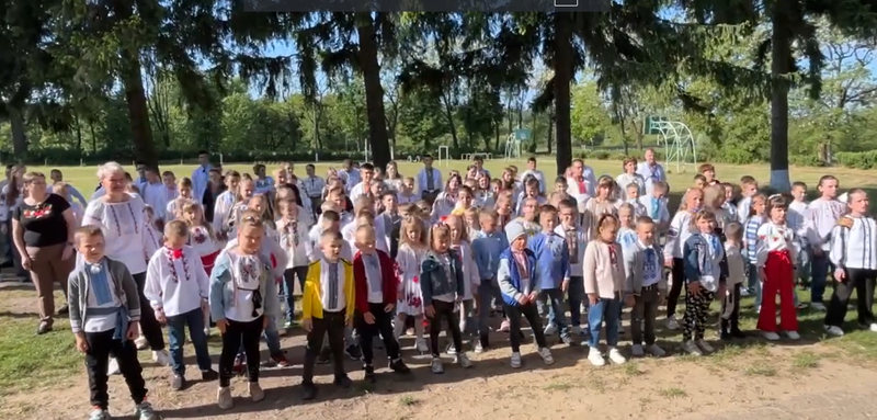 Національна руханка у вишиванках «Дякуємо ЗСУ»