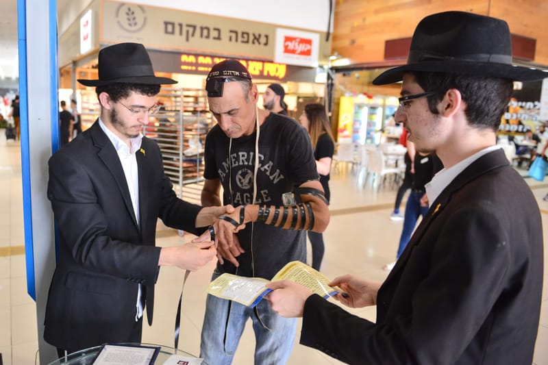 הנחת תפילין לכל יהודי