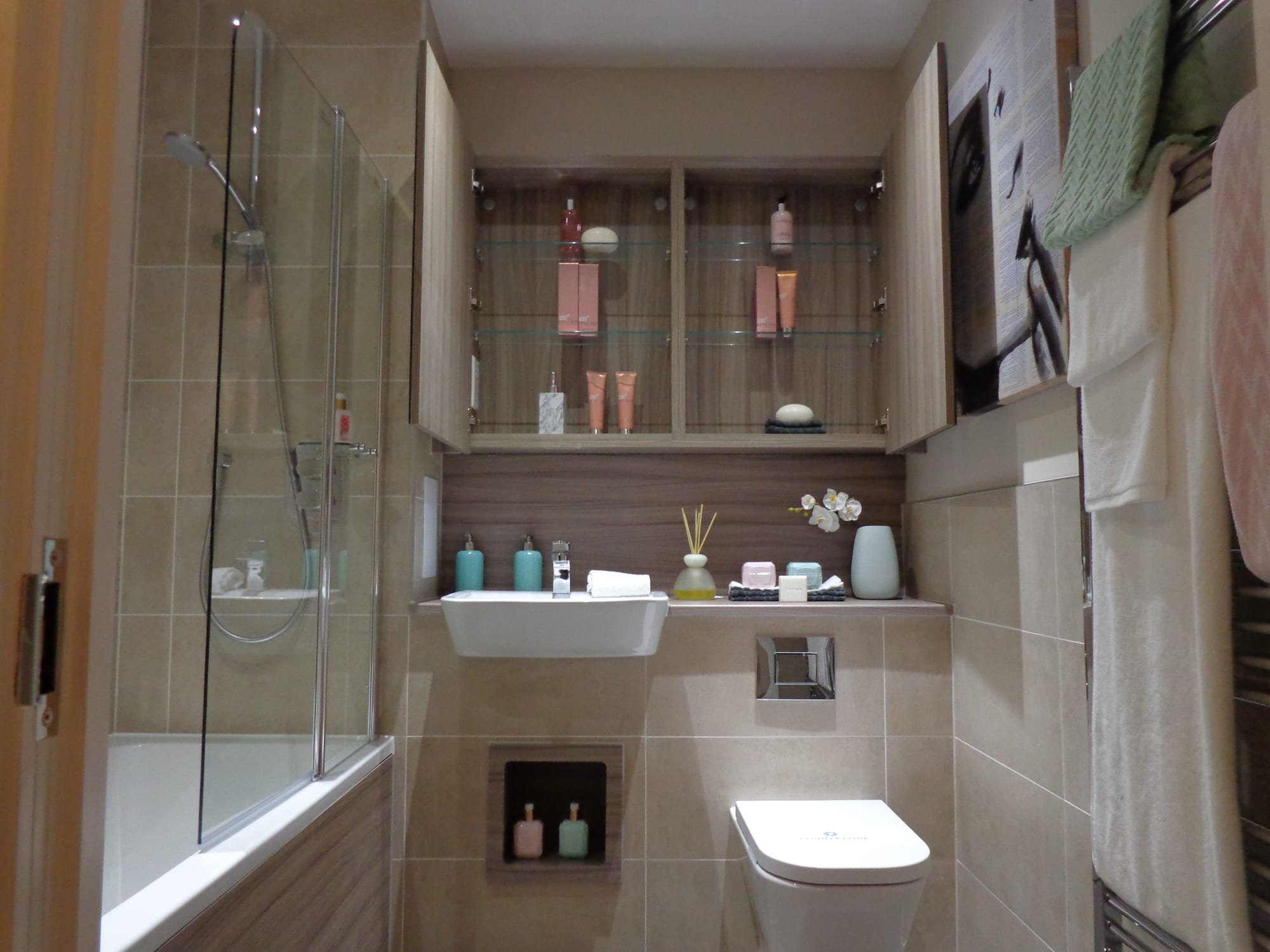 DRIFTWOOD SPLASHBACK, STORAGE BOX AND MIRROR CABINET INTERIOR