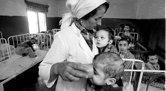 Çavuşesku ve Yetim Romanya ( Çavuşesku'nun Yetimleri )